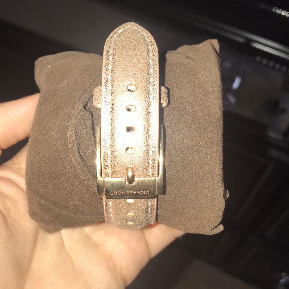 MK Watch - Picture 2 of 4